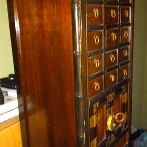 Korean medicine chest